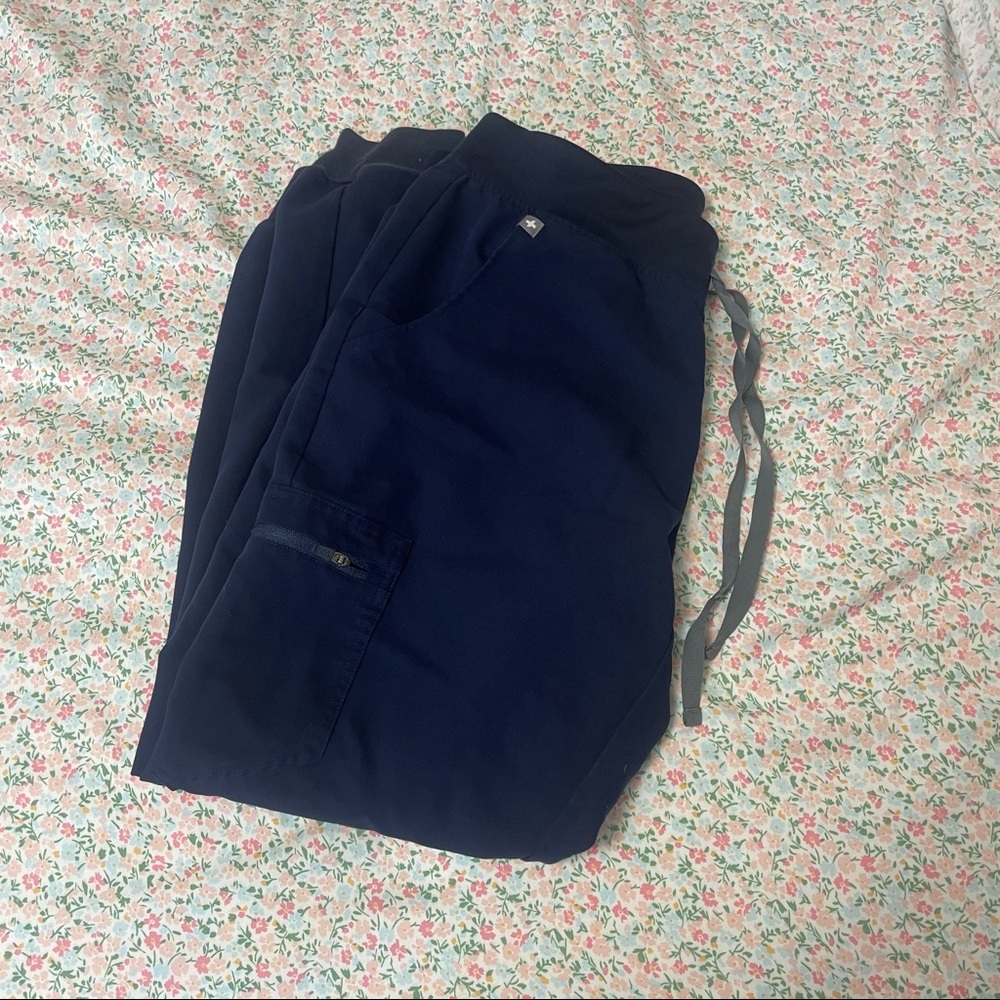 Navy jogger figs size medium